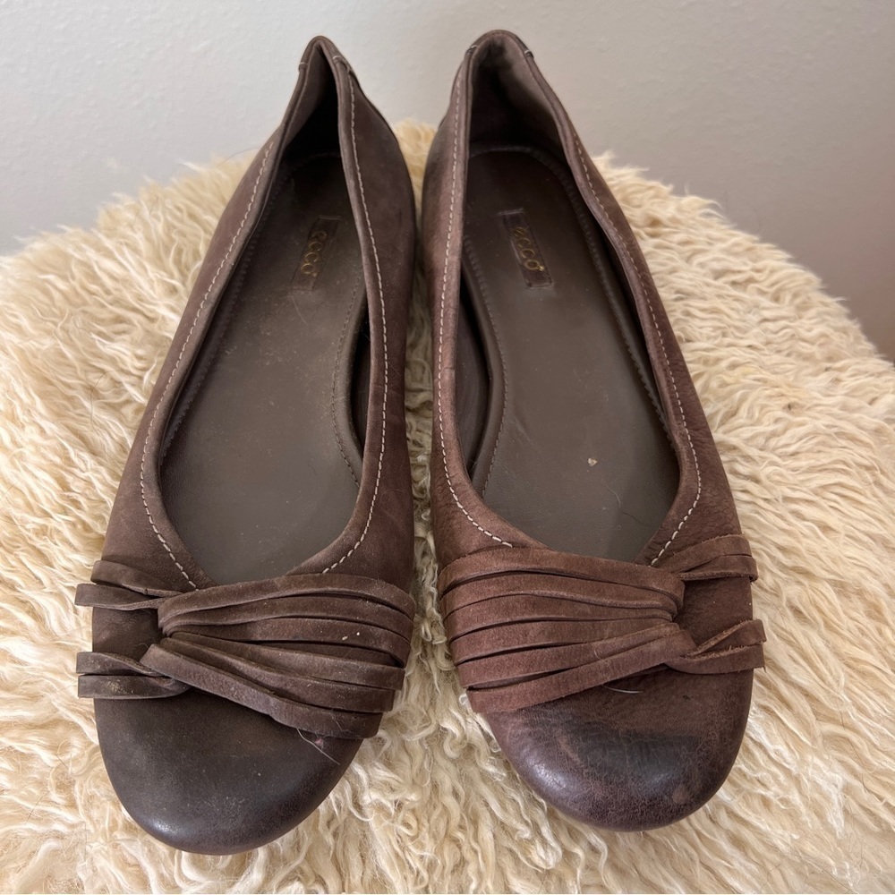 ECCO Brown Leather Ballerina Flats with Leather Strap Embellishment. Size 42